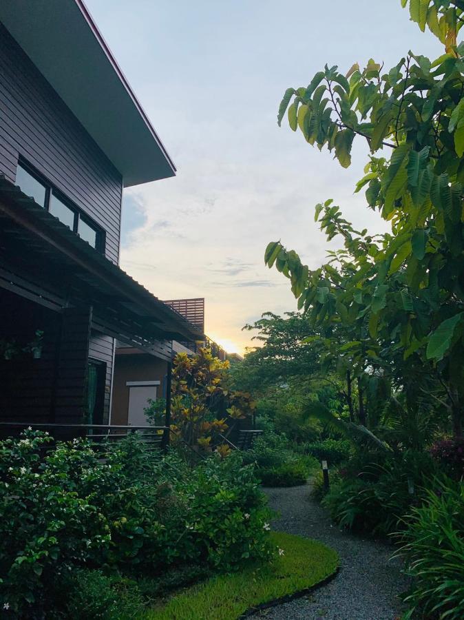 Baansuanklaiklungbangkrachao บ้านสวนใกล้กรุงบางกะเจ้า Phra Pradaeng Eksteriør billede